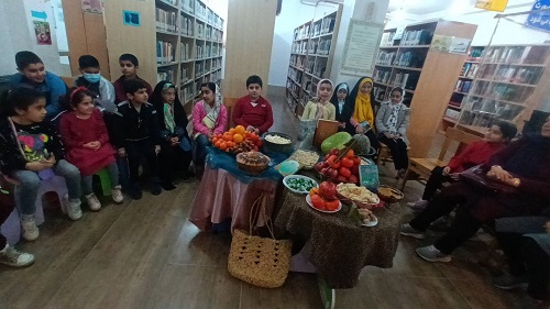 یلدا در کتابخانه همراه با حافظ خوانی و شعرخوانی